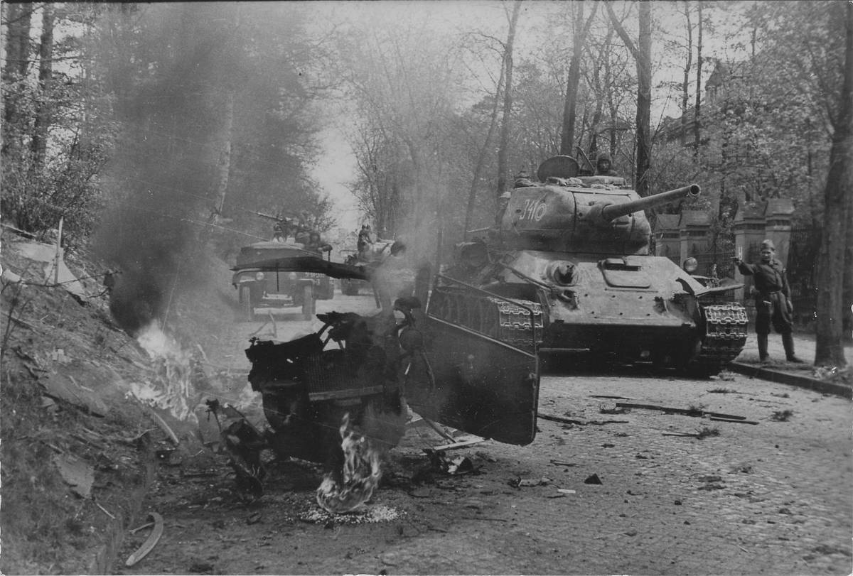 T-34/85 na předměstí Berlína, duben 1945