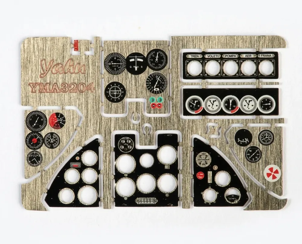 Předbarvená přístrojová deska Yahu Models YML3204 I.A.R. 81 v měřítku 1/32