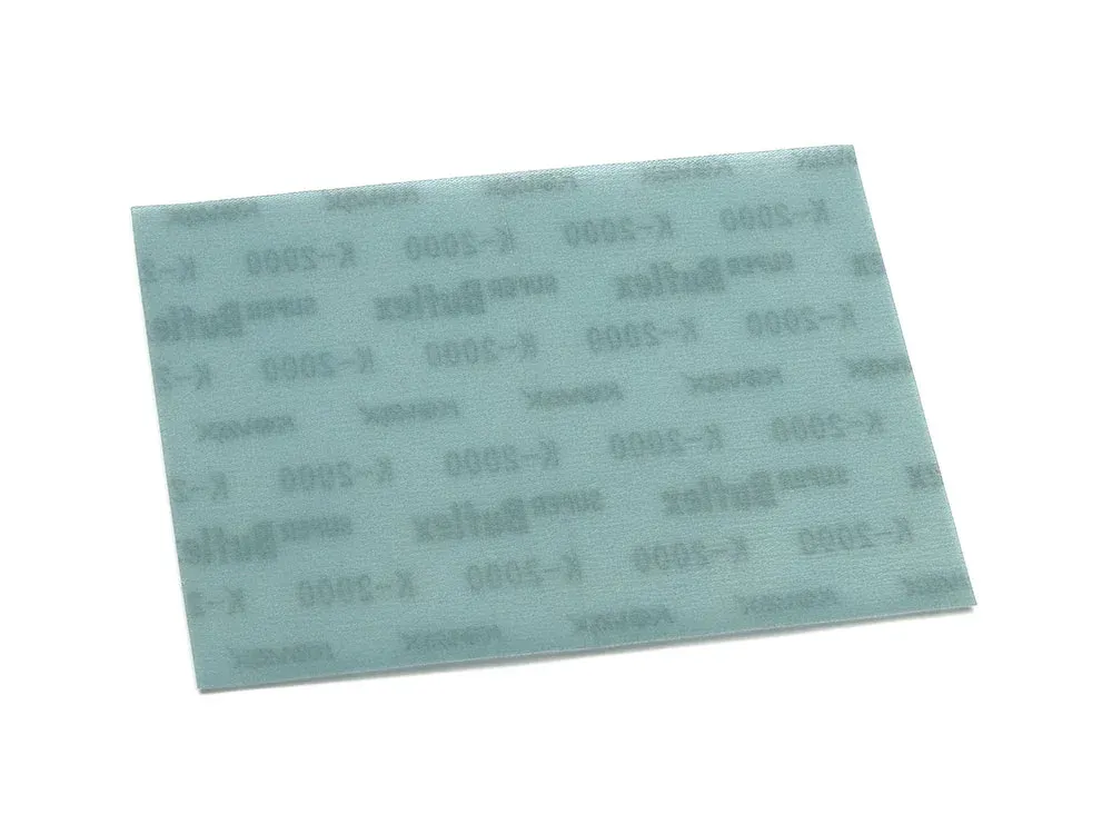 Balení brusné tkaniny Tamiya 87234 Sanding Cloth #2000 o rozměru 170 × 130 mm