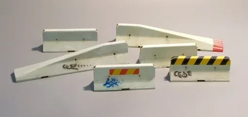 Resinové díly Plus Model 372 betonové zátarasy krátké v měřítku 1/35