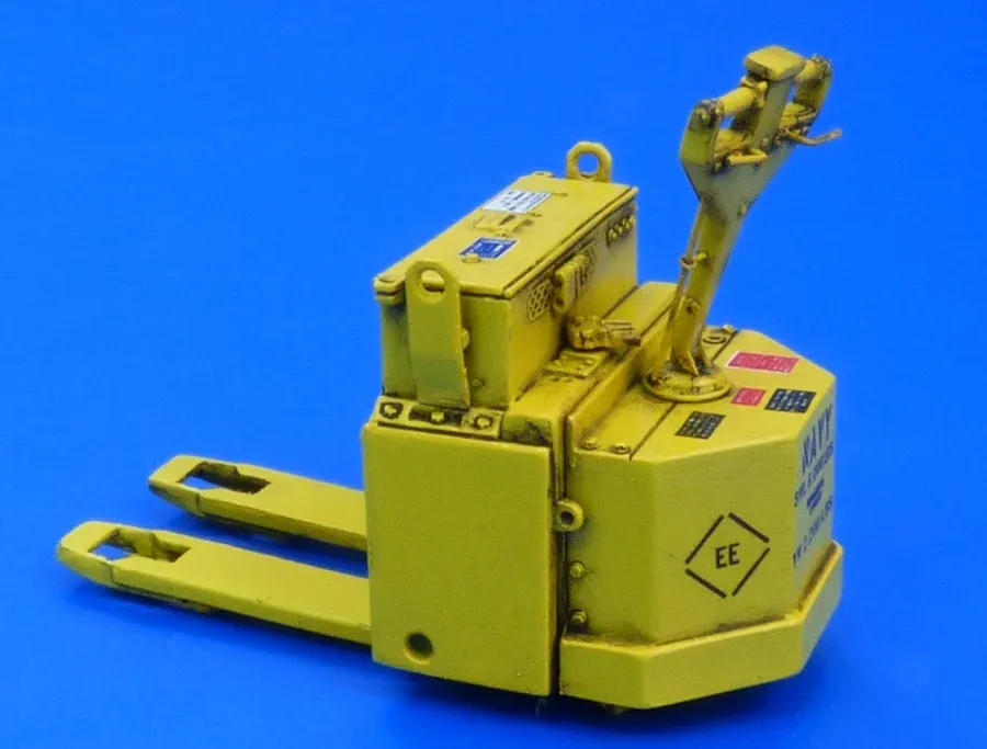 Resinová sada Plus Model 1/48 paletový vozík Blue Giant s fotolepty a obtisky