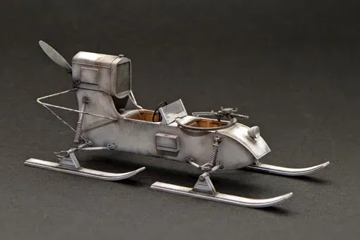 Resinová stavebnice Plus Model 1/35 Aerosan RF-8, sovětské aerosaně s vrtulovým pohonem