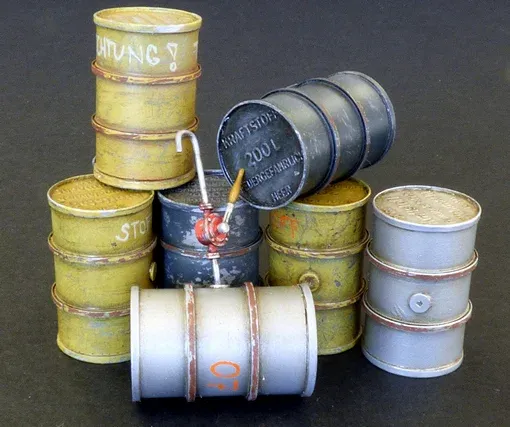 Resinová sada Plus Model 515 německé sudy na palivo v měřítku 1/35 s fotolepty