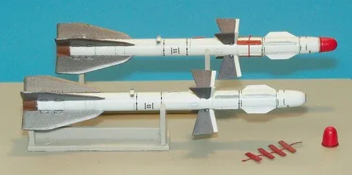 Resinová sada Plus Model AL4006 řízená střela R-27T AA-10 Alamo B v měřítku 1/48