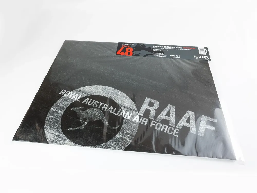 Výstavní podložka Red Fox Studio RFSDB-48035 asfalt RAAF 1/48, 380 × 320 mm