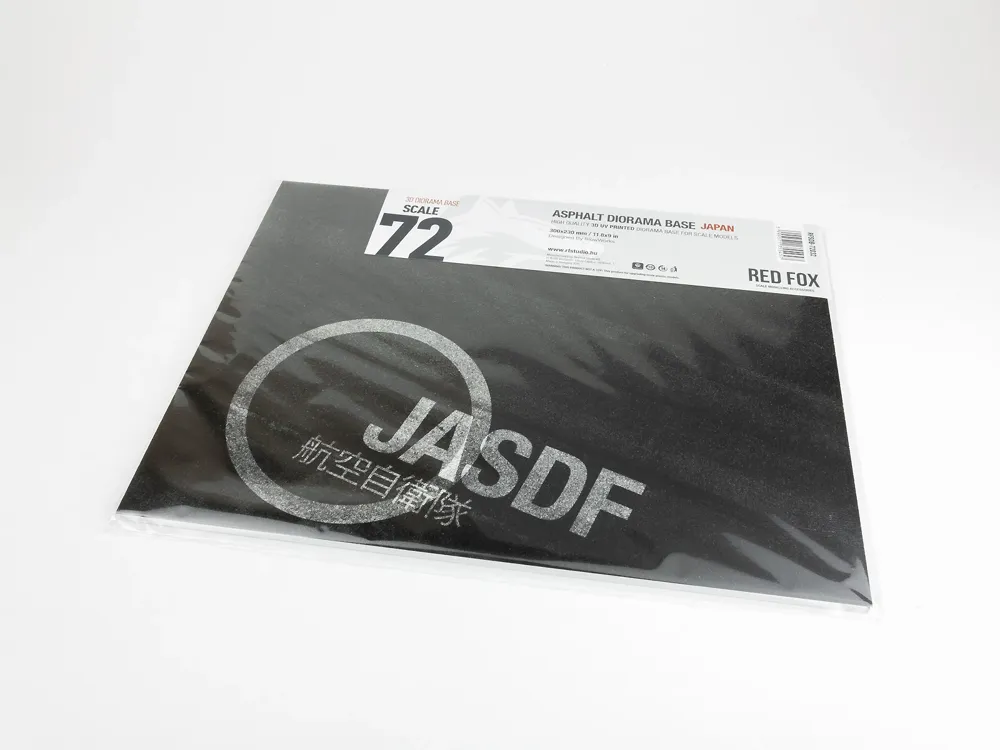 Asfaltová dioramatická podložka Red Fox Studio RFSDB-72032 Japonsko 1/72 s nápisem JASDF, 300 × 230 mm