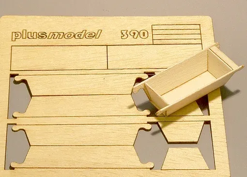 Plus Model 390 velké necky 1/35 – laserem vyřezávaný dřevěný aršík s díly pro dvě necky