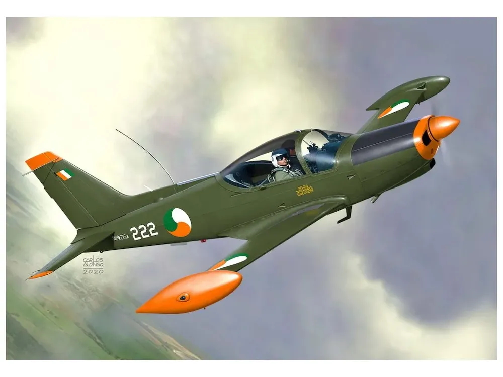 Stavebnice Kovozávody Prostějov 1/48 SIAI-Marchetti SF-260W, plastikový model cvičného letounu
