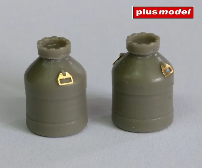 Resinové plastové sudy Plus Model EL068 v měřítku 1/35 s aršíkem fotoleptů