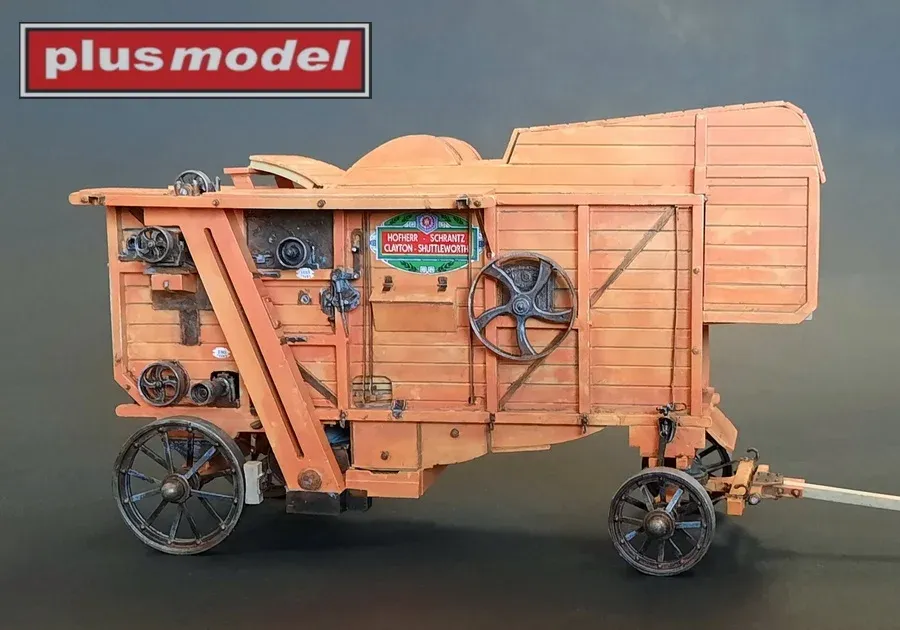 Resinová stavebnice Plus Model 585 mlátička na obilí v měřítku 1/35