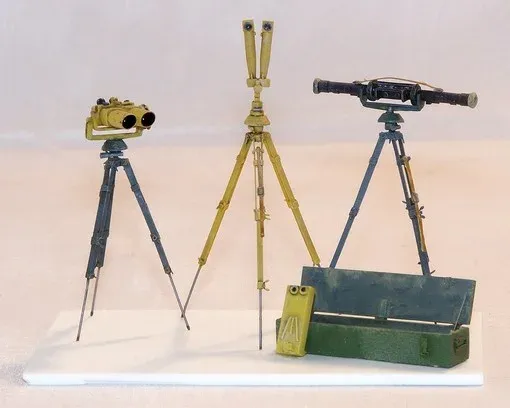 Resinová sada Plus Model 388 německé dalekohledy a dálkoměr v měřítku 1/35 s fotolepty