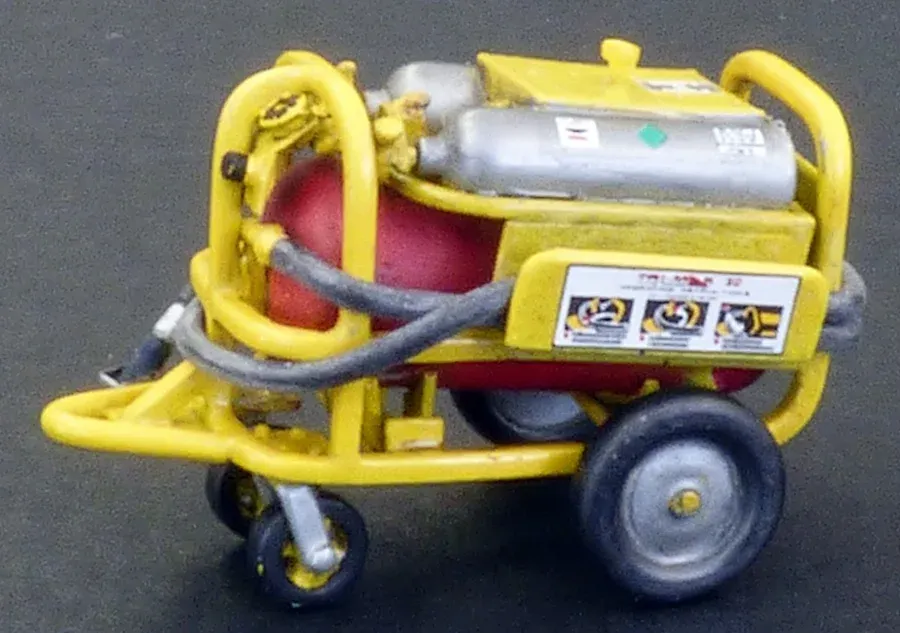 Resinové díly setu Plus Model AL4067 hasicí vozík Tri-max Extinguisher v měřítku 1/48