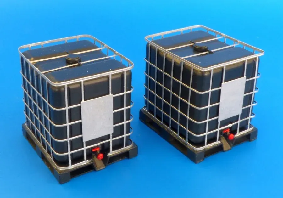 Resinová sada Plus Model 495 nádrž na kapalinu 1000 l v měřítku 1/35 s aršíkem fotoleptů