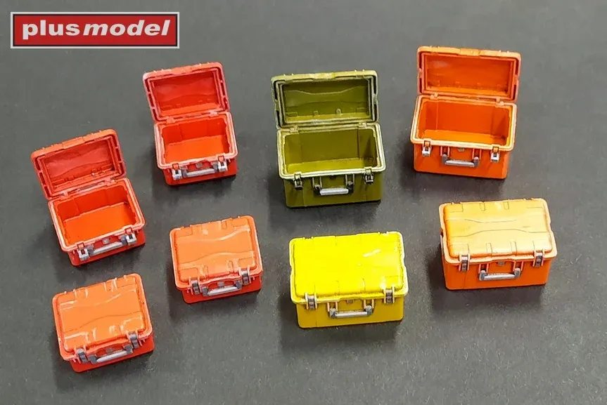 Sada 3D tištěných beden na nářadí Plus Model DP3023 v měřítku 1/35, 8 kusů