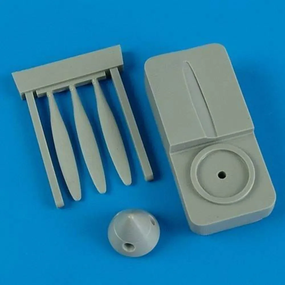 Resinová vrtule Quickboost QB72364 pro P-40B/C v měřítku 1/72 s ustavovacím přípravkem