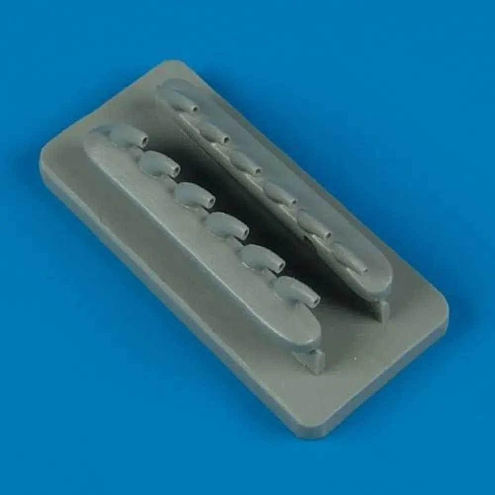 Sada náhradních výfuků Aires Quickboost QB32093 pro P-51B Mustang v měřítku 1/32