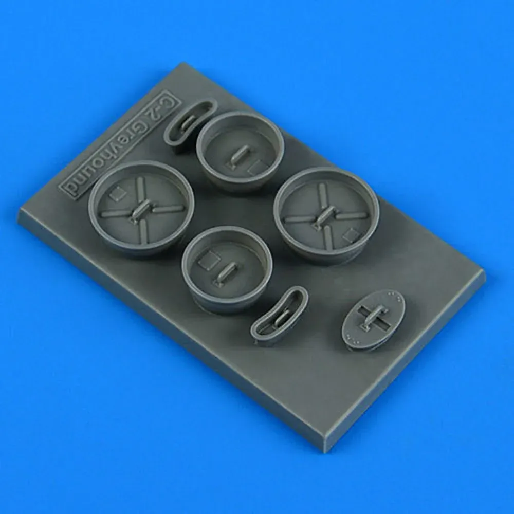 Sada krytů vstupů motorů Quickboost QB48974 FOD covers pro C-2 Greyhound v měřítku 1/48