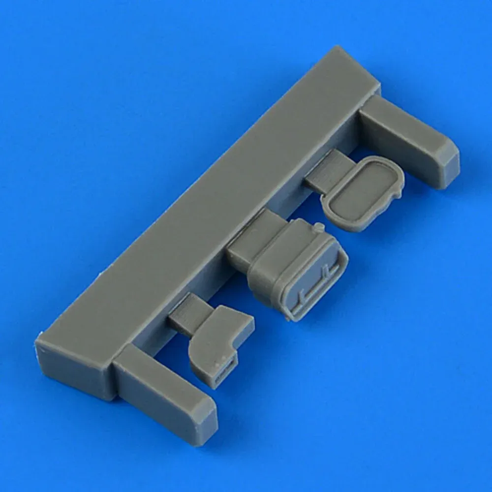 Resinové díly Quickboost QB49090 – chladič oleje a sání vzduchu pro Z-37 Čmelák 1/48