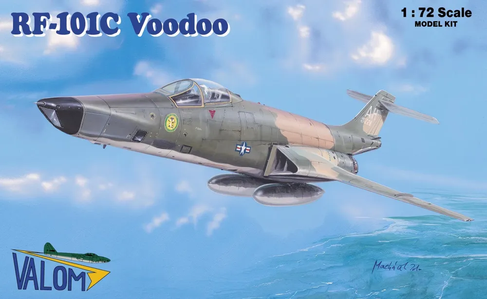 Krabice stavebnice Valom 1/72 RF-101C Voodoo s americkým průzkumným letounem v maskování