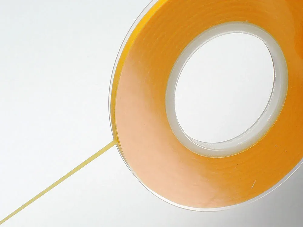 Role maskovací pásky Tamiya 87208 Masking Tape 3 mm, 18 m, v plastovém krytu