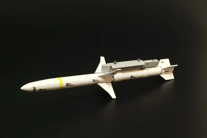 Resinové díly Brengun BRL32043 – dvě střely AGM-88 HARM v měřítku 1/32