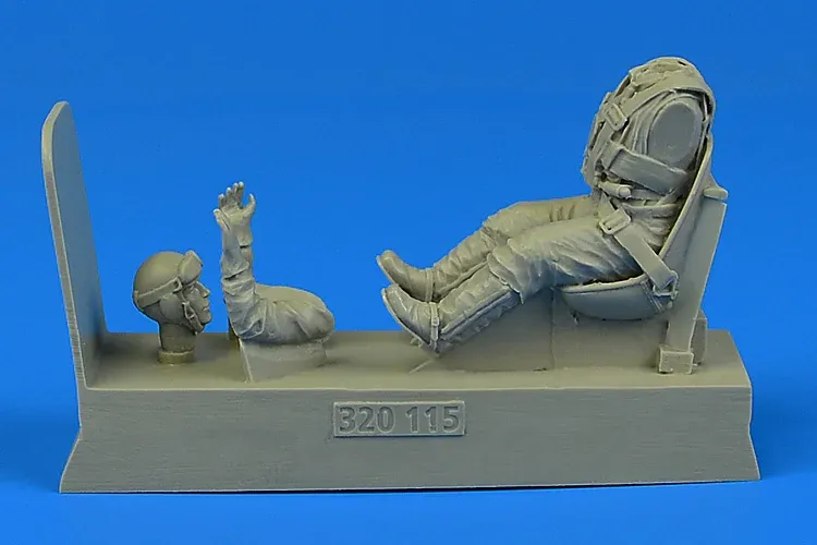 Figurka pilota Luftwaffe Aires 320115 se sedačkou pro Bf 109 v měřítku 1/32