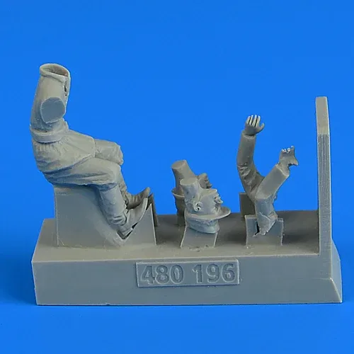 Figurka Aires 480196 řidič německé pěchoty pro Kettenkraftrad v měřítku 1/48
