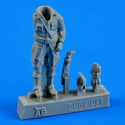Resinová figurka pilota Luftwaffe Aires 480093 v měřítku 1/48