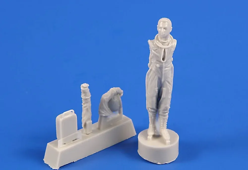 Resinová figurka CMK F48363 1/48 – americký pilot v přetlakovém skafandru