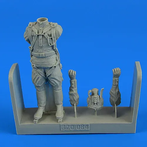 Resinová figurka Aires 320084 sovětský pilot 2. světové války v měřítku 1/32
