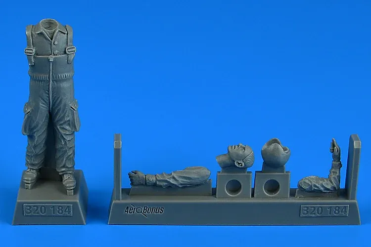 Figurka Aires 320184 mechanik letectva Varšavské smlouvy v měřítku 1/32