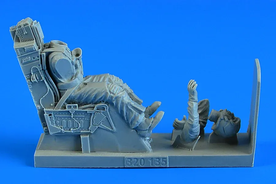 Resinová sada Aires 320135 pilot USAF s vystřelovací sedačkou pro F-117A v měřítku 1/32