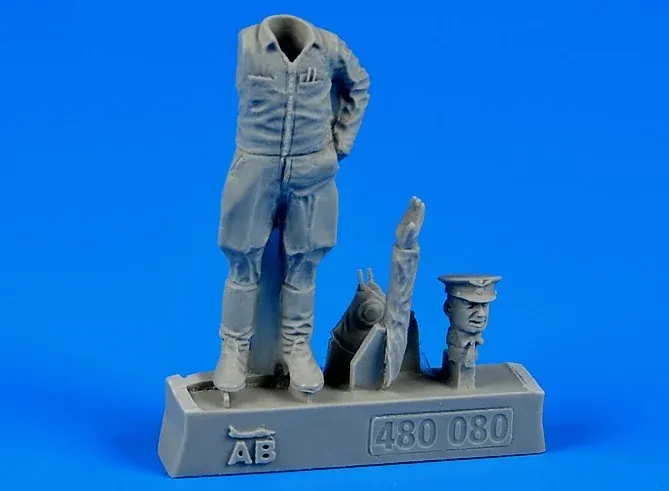 Figurka Aires 480080 sovětský plukovník letectva, korejská válka 1951, měřítko 1/48