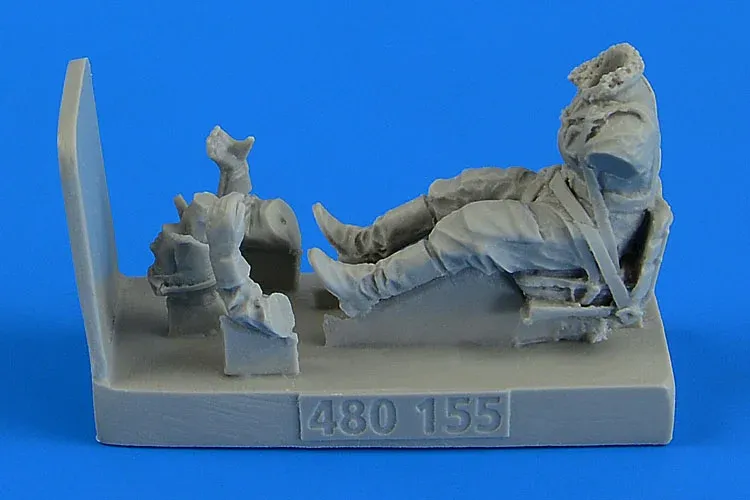 Figurka Aires 480155 sovětská střelkyně se sedadlem pro Po-2 v měřítku 1/48
