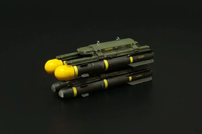 Resinové díly sady Hauler HLU35120 AGM-114 Hellfire 1/35 – rakety a dva závěsníky