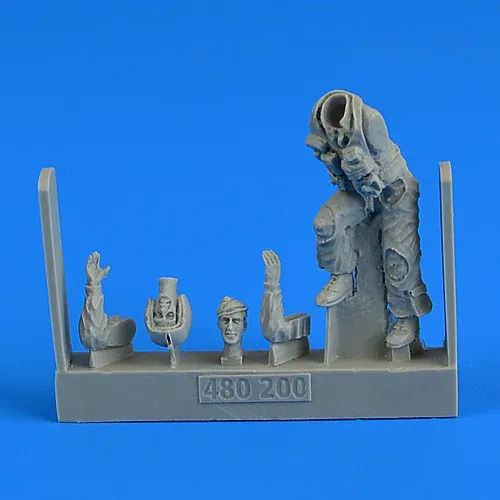 Figurka Aires 480200 pilot USAF na žebříku v měřítku 1/48