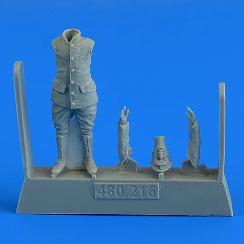 Figurka Aires 480216 mechanik německého nebo rakousko-uherského letectva WWI v měřítku 1/48