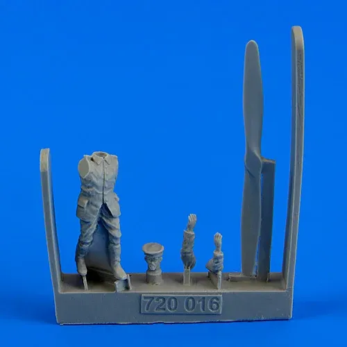 Figurka Aires 720016 letecký mechanik WWI v měřítku 1/72, balení doplňku k modelům letadel
