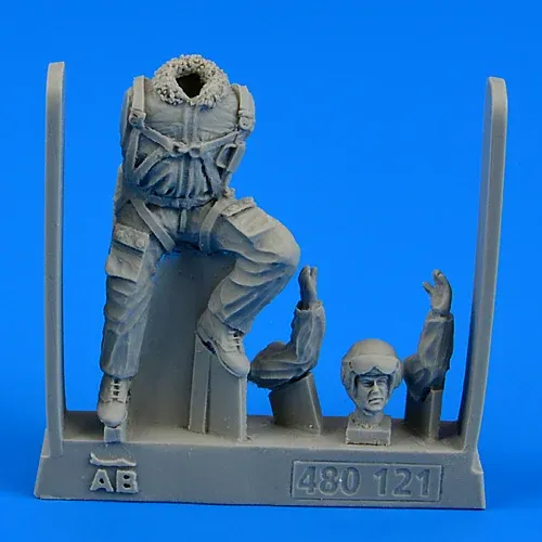 Figurka Aires 480121 sovětský pilot z období studené války v měřítku 1/48