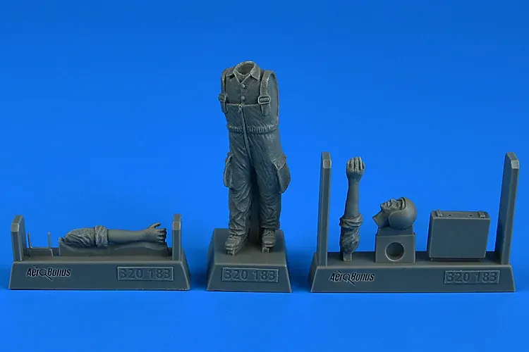 Figurka Aires 320183 mechanik letectva Varšavské smlouvy B v měřítku 1/32
