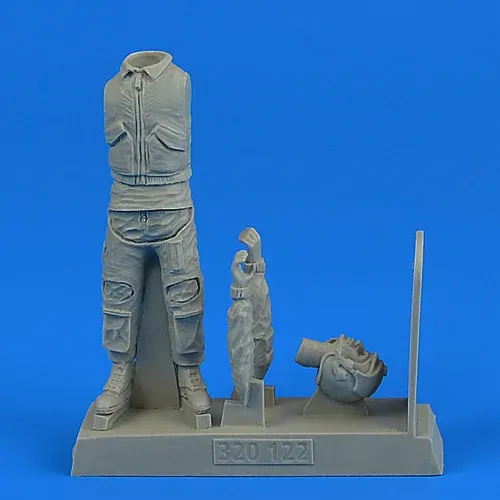Figurka Aires 320122 USAF Modern Fighter Pilot v měřítku 1/32 – moderní pilot amerického letectva