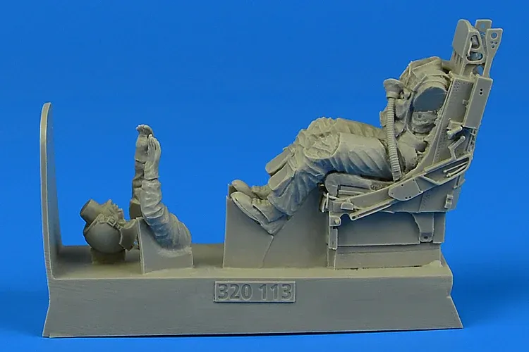 Aires 320113 pilot USAF s vystřelovacím sedadlem pro F-105 v měřítku 1/32