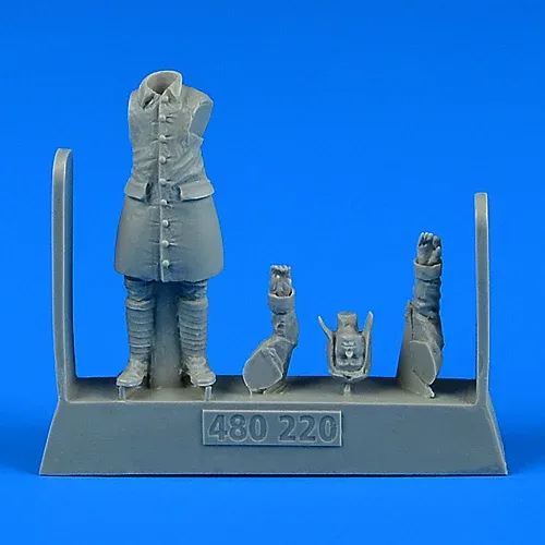 Resinová figurka Aires 480220 pilot RFC s mapou, měřítko 1/48