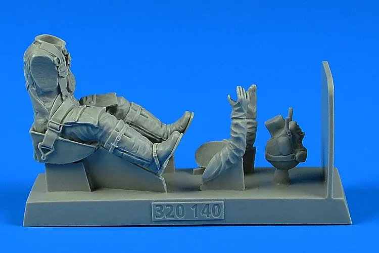 Sada Aires 320140 1/32 — figurka pilota Luftwaffe se sedačkou pro Bf 109G