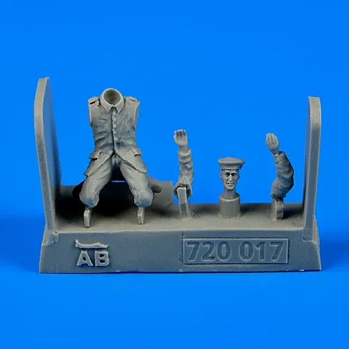 Figurka Aires 720017 mechanik německého a rakousko-uherského letectva 1914–1918 v měřítku 1/72