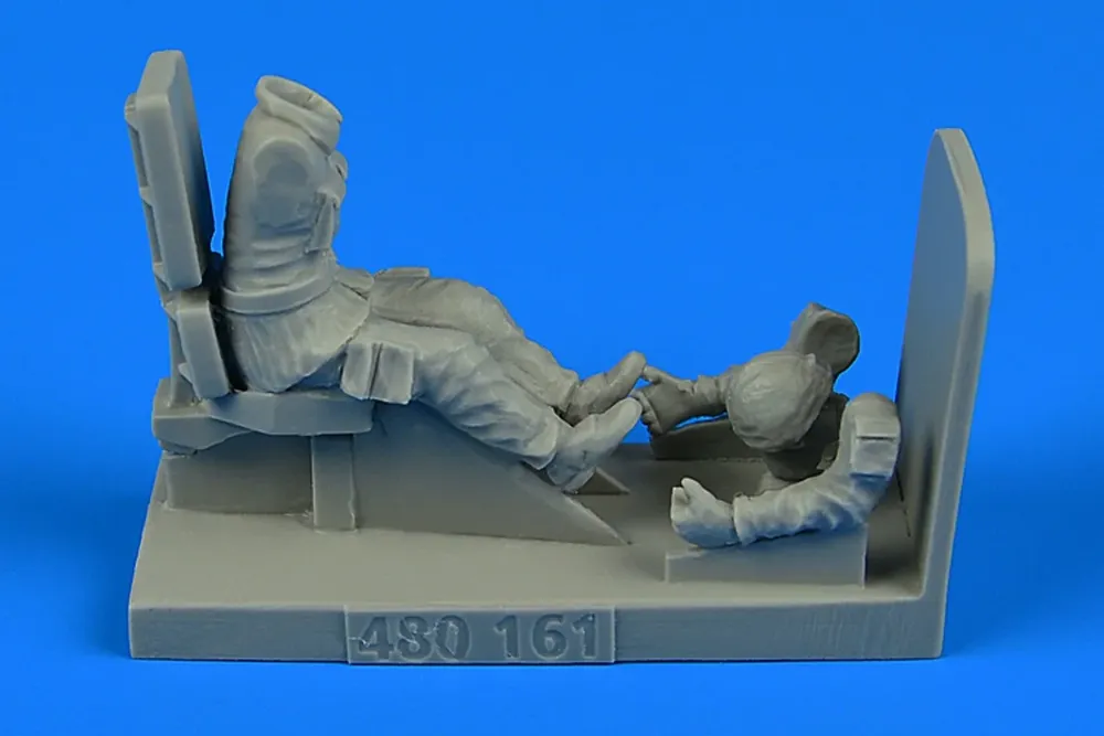Resinová figurka Aires 480161 řidič britské armády 1/48 pro model BAE Warrior
