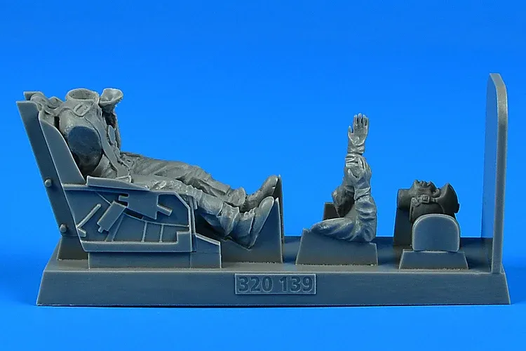 Aires Aerobonus 320139 figurka pilota USAF s vystřelovací sedačkou pro F-86 Sabre 1/32
