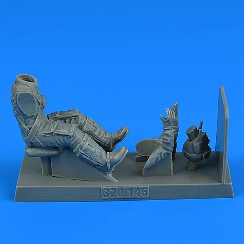 Figurka Aires 320146 – německý pilot Luftwaffe s padákem v měřítku 1/32 pro Bf 109K