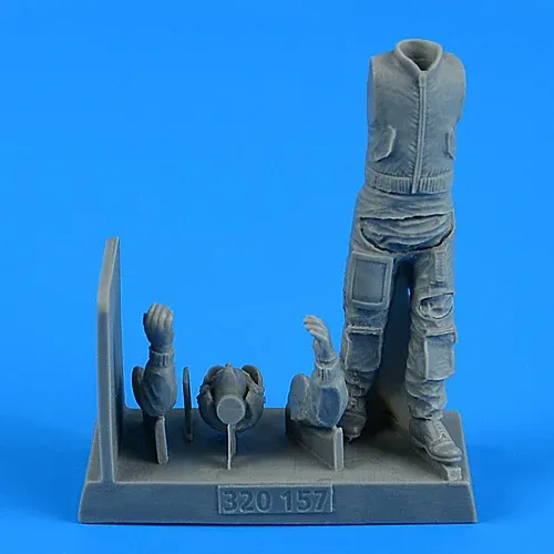 Aires 320157 figurka bojového pilota NATO v měřítku 1/32 pro modely letadel