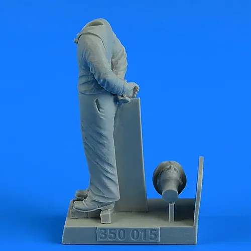 Resinová figurka Aires 350015 námořník Kriegsmarine v měřítku 1/35